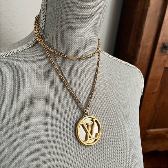 Louis Vuitton Louise Necklace - Picture 13 of 17
